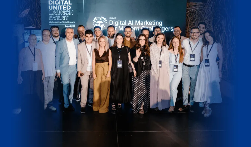 Echipa DWF pe scenă la evenimentul de lansare Digital United