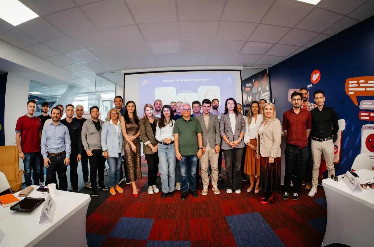 Fotografia de grup a participanților la atelier