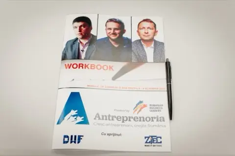 Workbook-ul Antreprenoria, cu logo-urile DWF și ale partenerilor