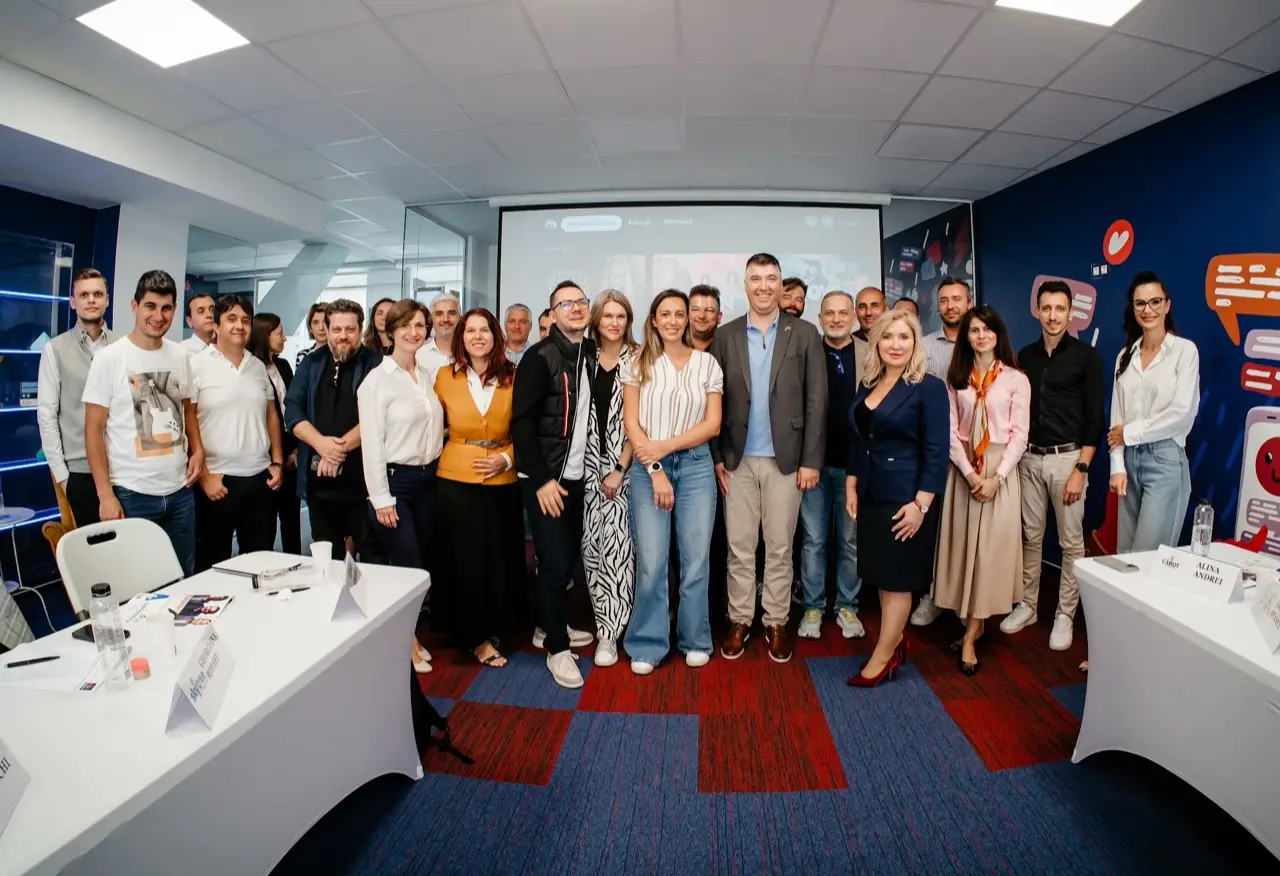 Fotografia de grup a participanților