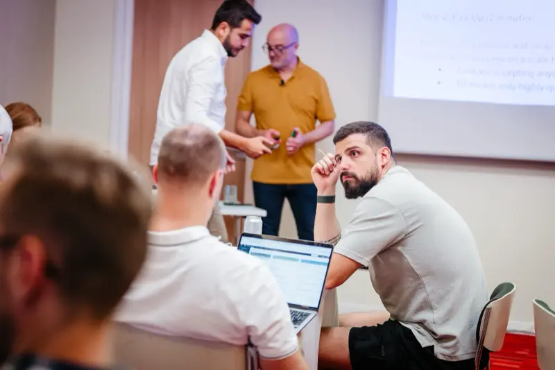 Discuție între participanți și speaker