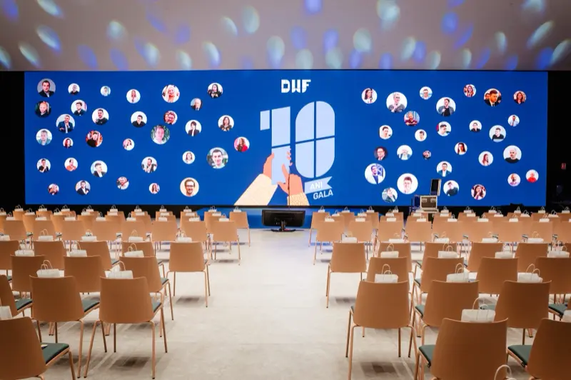 Scena galei, cu decorul aniversar DWF 10